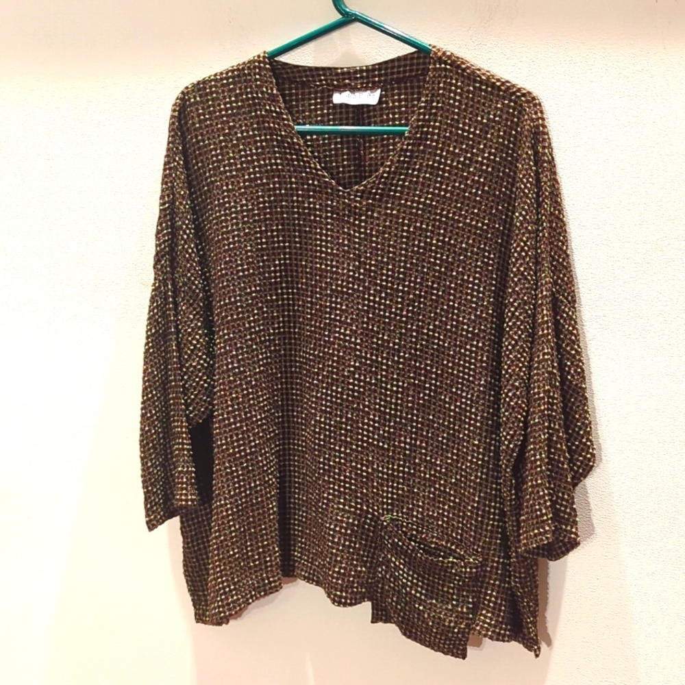 Match Point l/s top w/ front bottom left pocket
